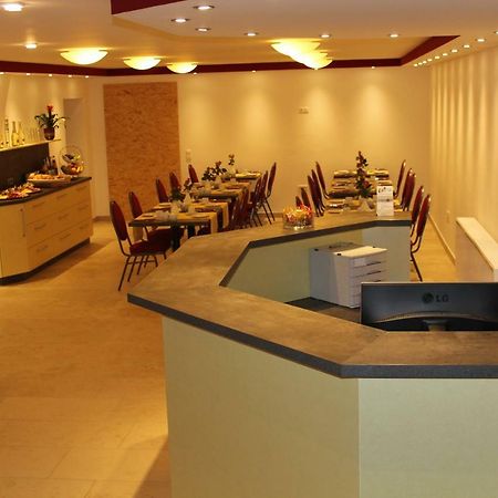 Helmers Gaestehaus Gempfing Esterno foto