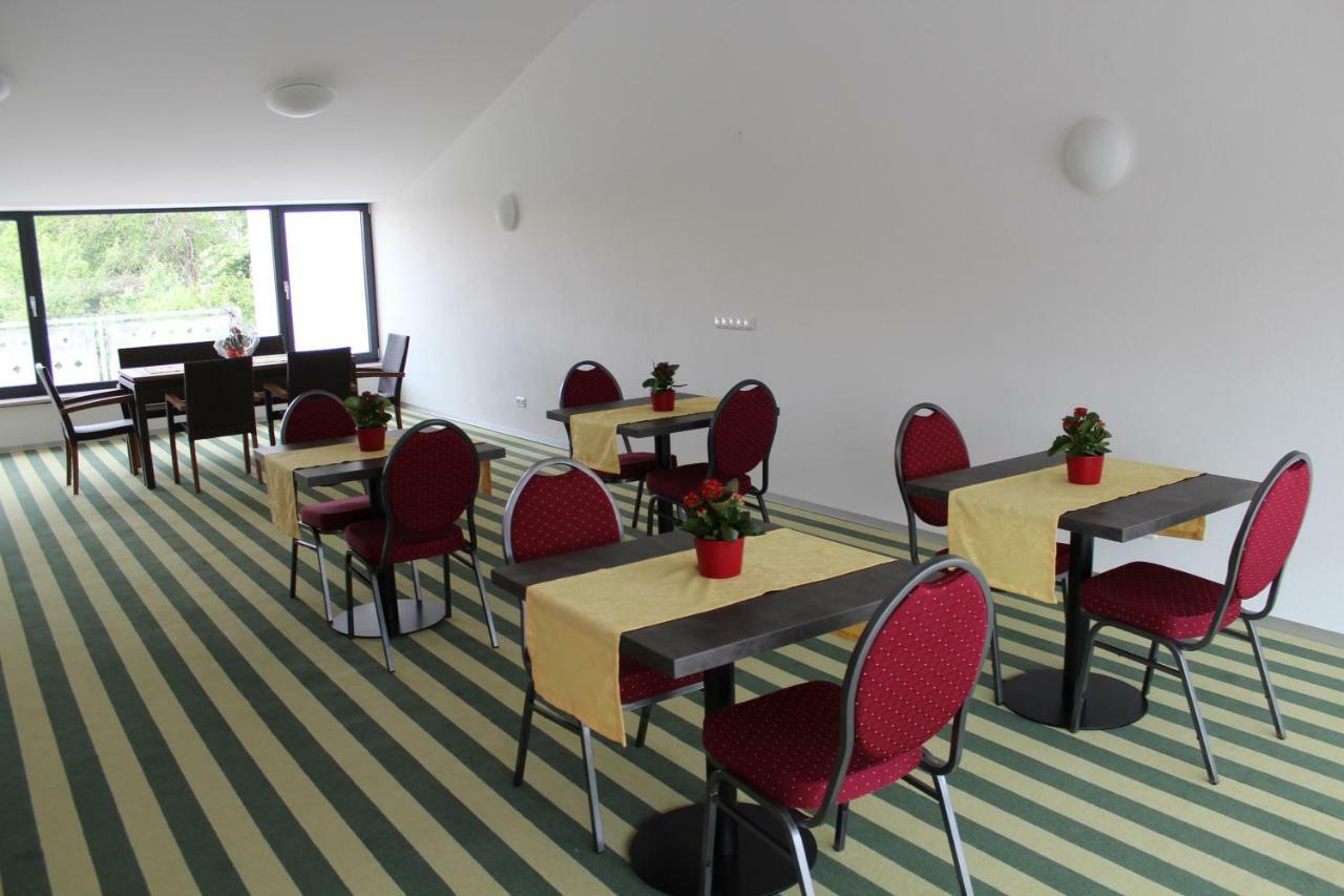 Helmers Gaestehaus Gempfing Esterno foto