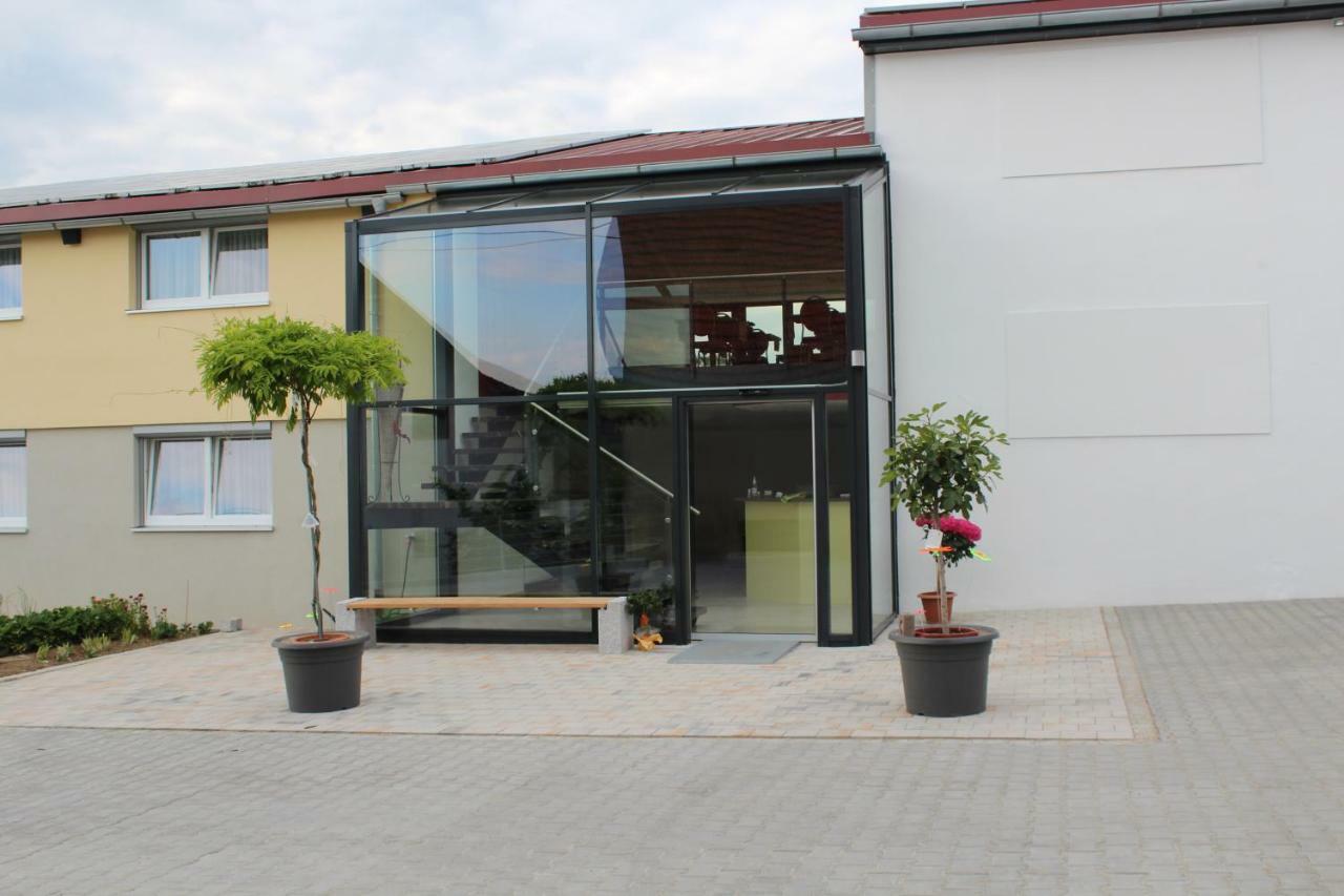 Helmers Gaestehaus Gempfing Esterno foto
